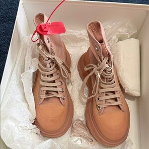 Alexander McQueen Women's Lace Up Boots - Pink and Tan